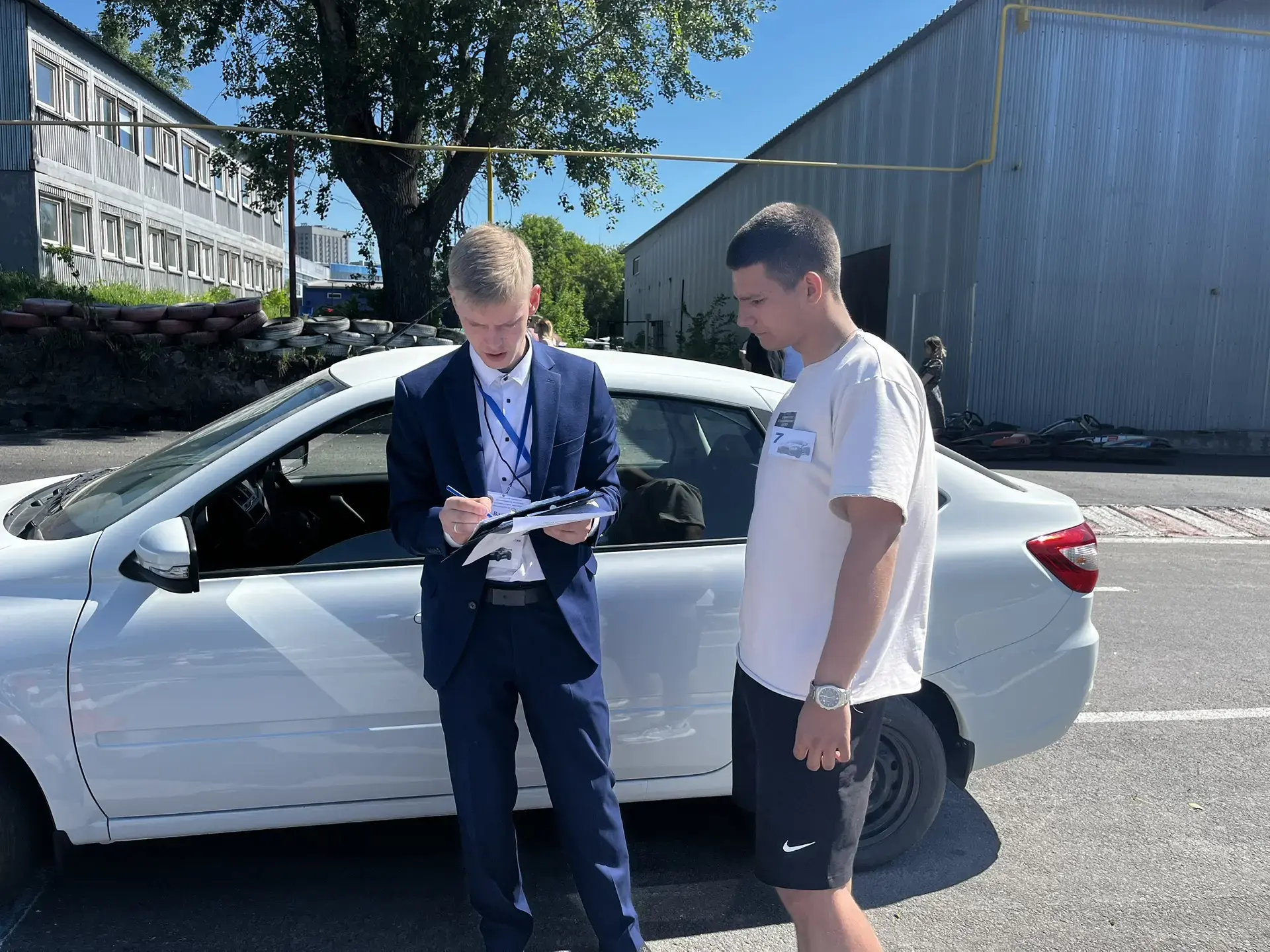 Безопасность на дороге — наш главный приоритет! 🚗💨

☝ На днях студенты 11а группы приняли участие 
