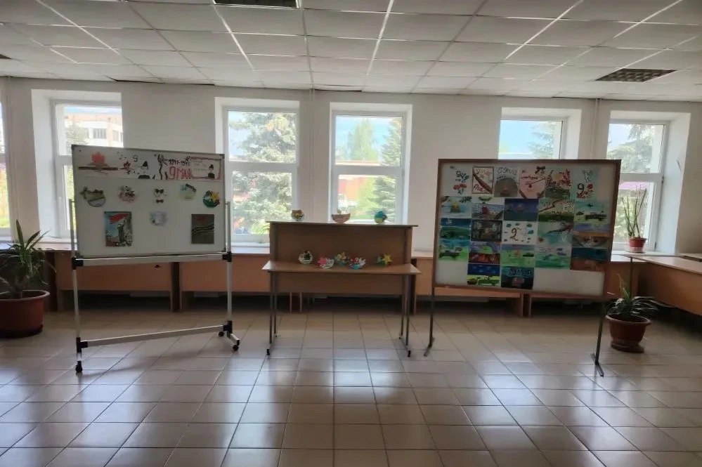 К 9 Мая в Нижнеломовском и Сердобском бизнес‑инкубаторе организована выставка детских р...