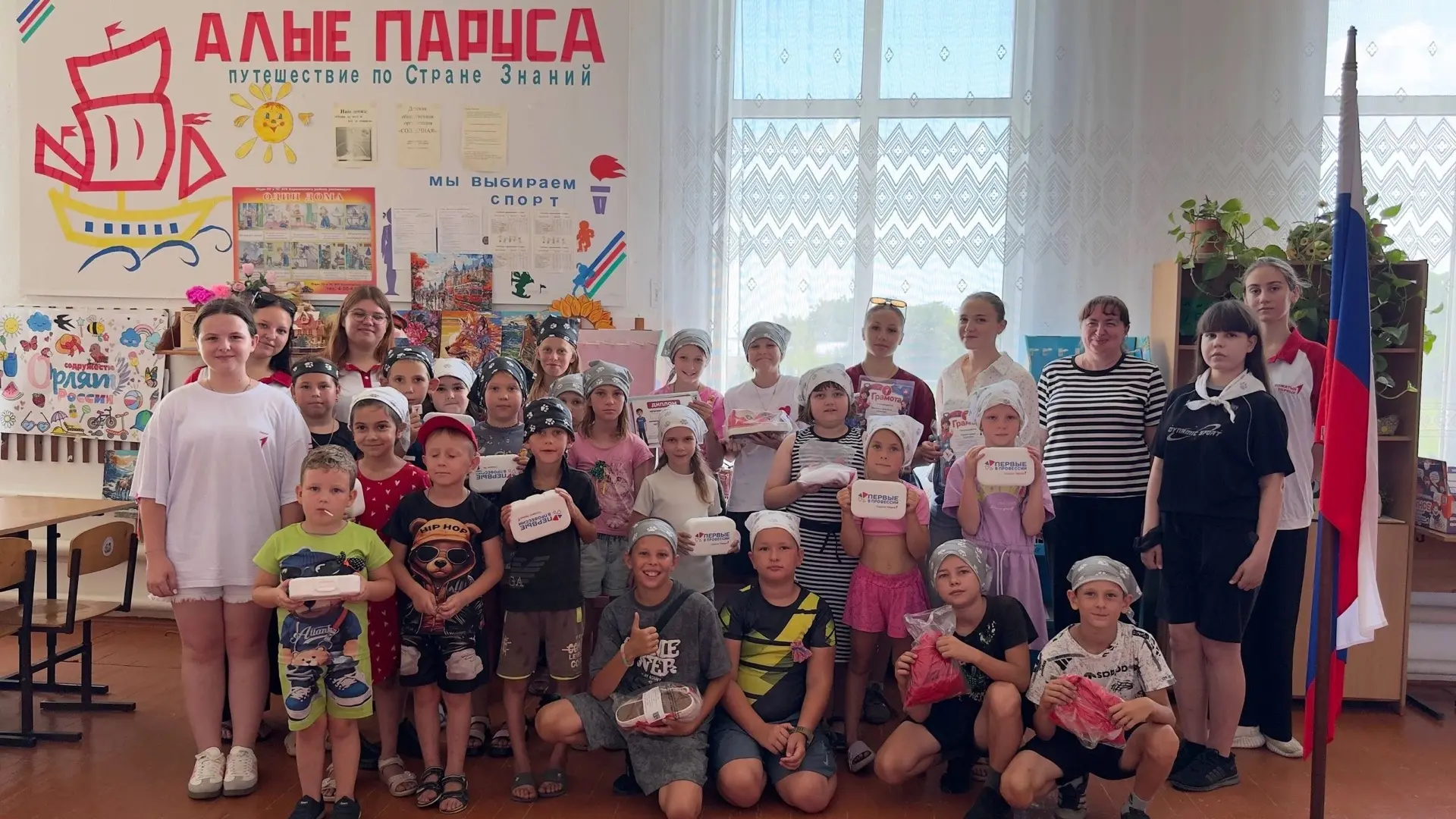 🎉«Первые» во дворе: праздник дружбы и веселья! 

✨В рамках Дня Первых вожатые Движения Первых устро