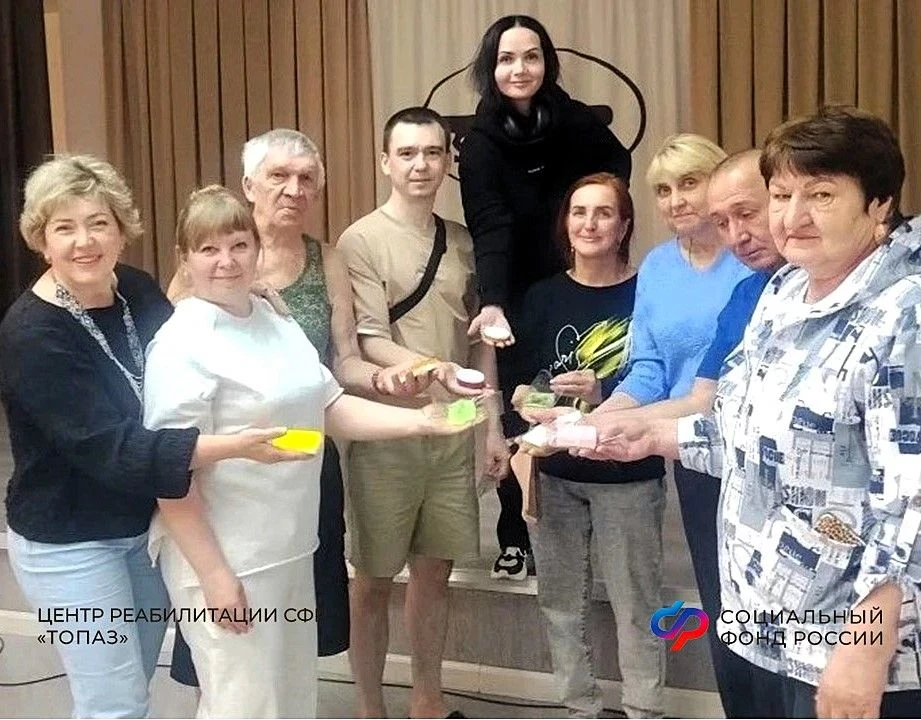 Досуг с пользой: пациенты Центра учились изготавливать мыло