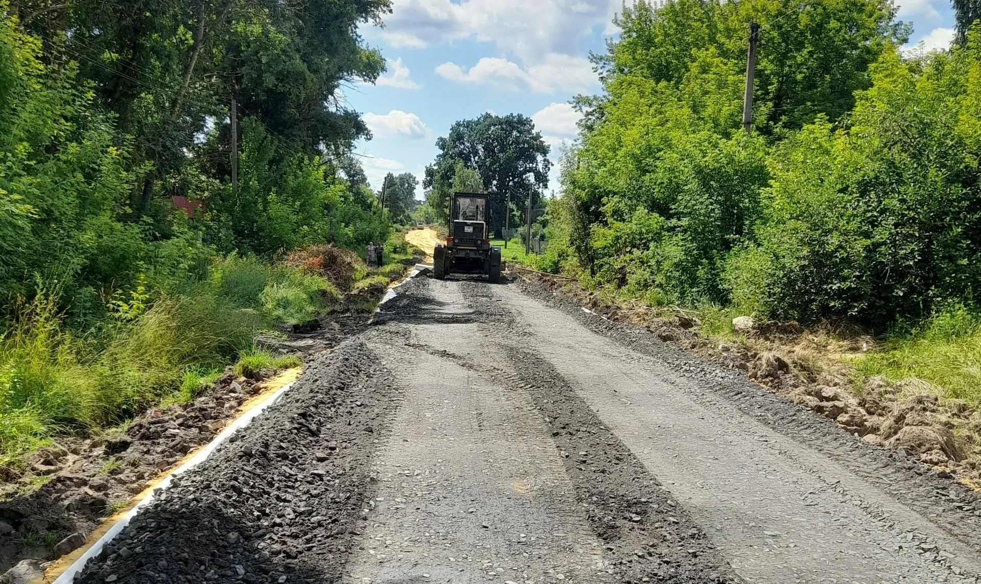 🚧 В Советском районе по региональной субсидии появятся две новые дороги
 
Дорожные работы в Курской