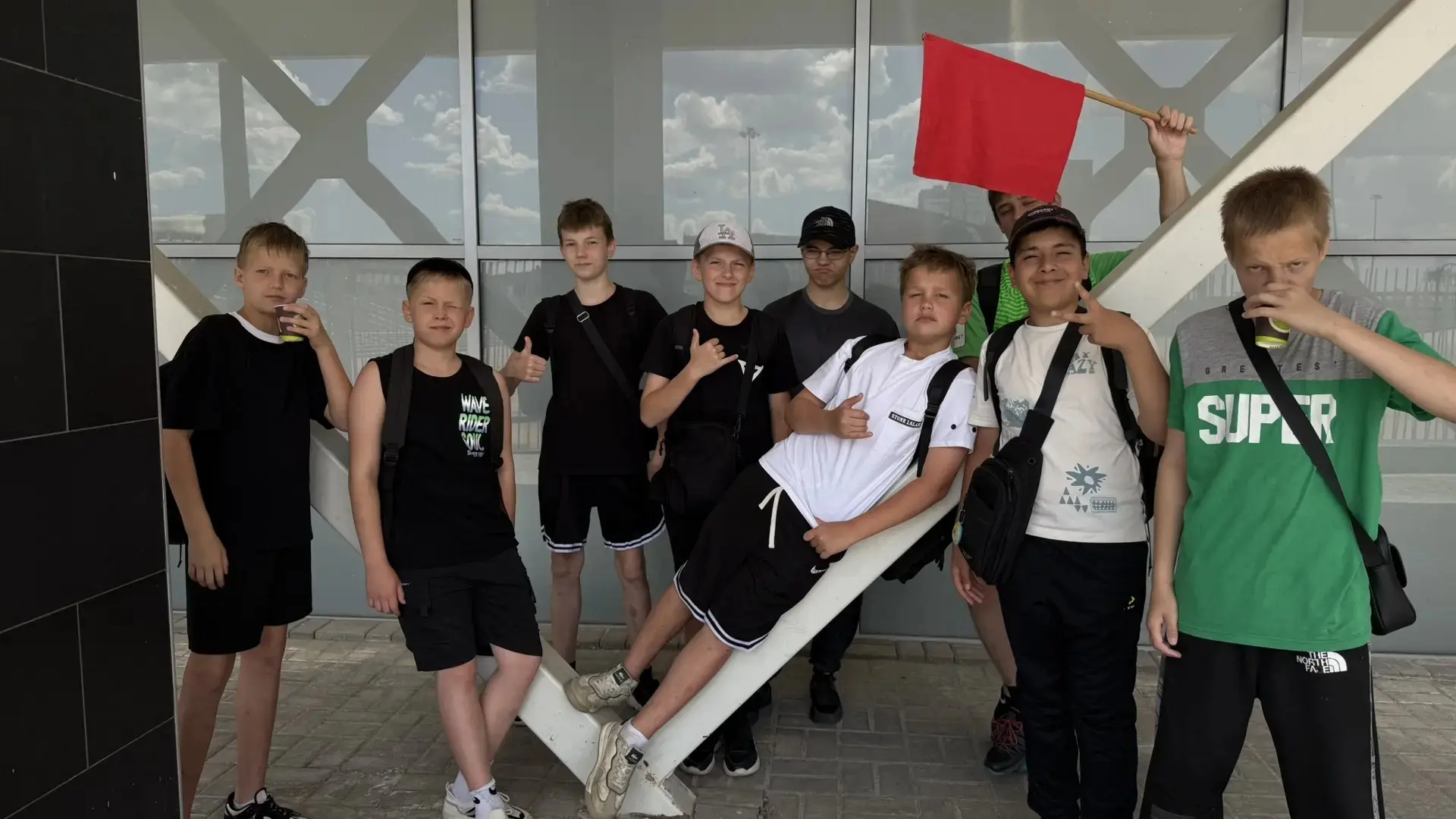 🎨🏊‍♂️ 9 июня в «Юле»

Вторая неделя лагеря продолжается, и вторник выдался по-настоящему вдохновля