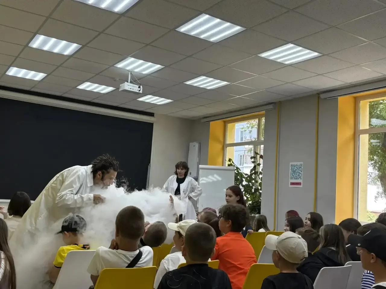 🧪Наука без скуки: как мы провели «Развеселую науку»

👩‍🔬В нашей школе прошло научное шоу «Развесе