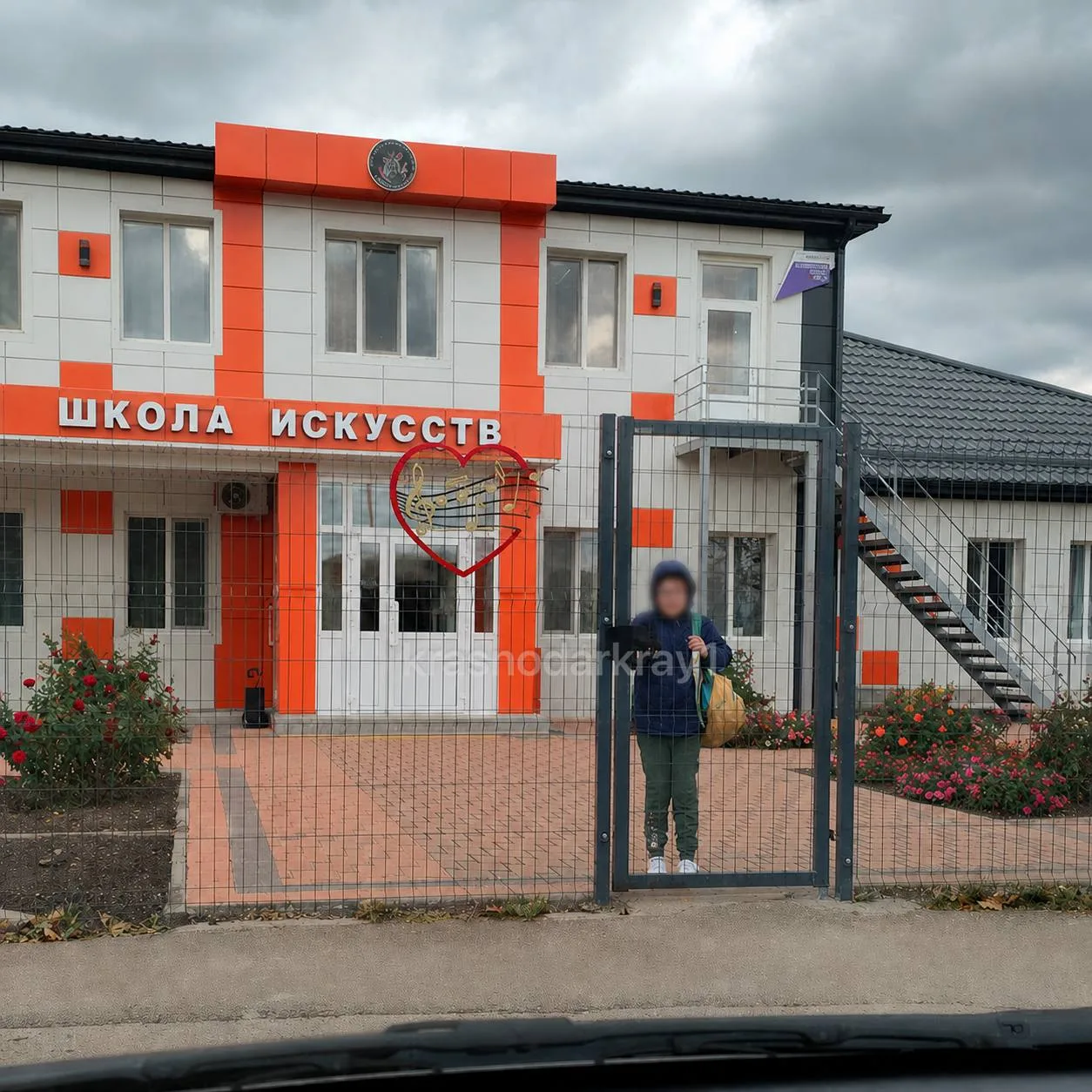 Директора музыкалки в Кореновске оштрафовали на 30к за покупку баннеров к Новому году и Дню Победы. 