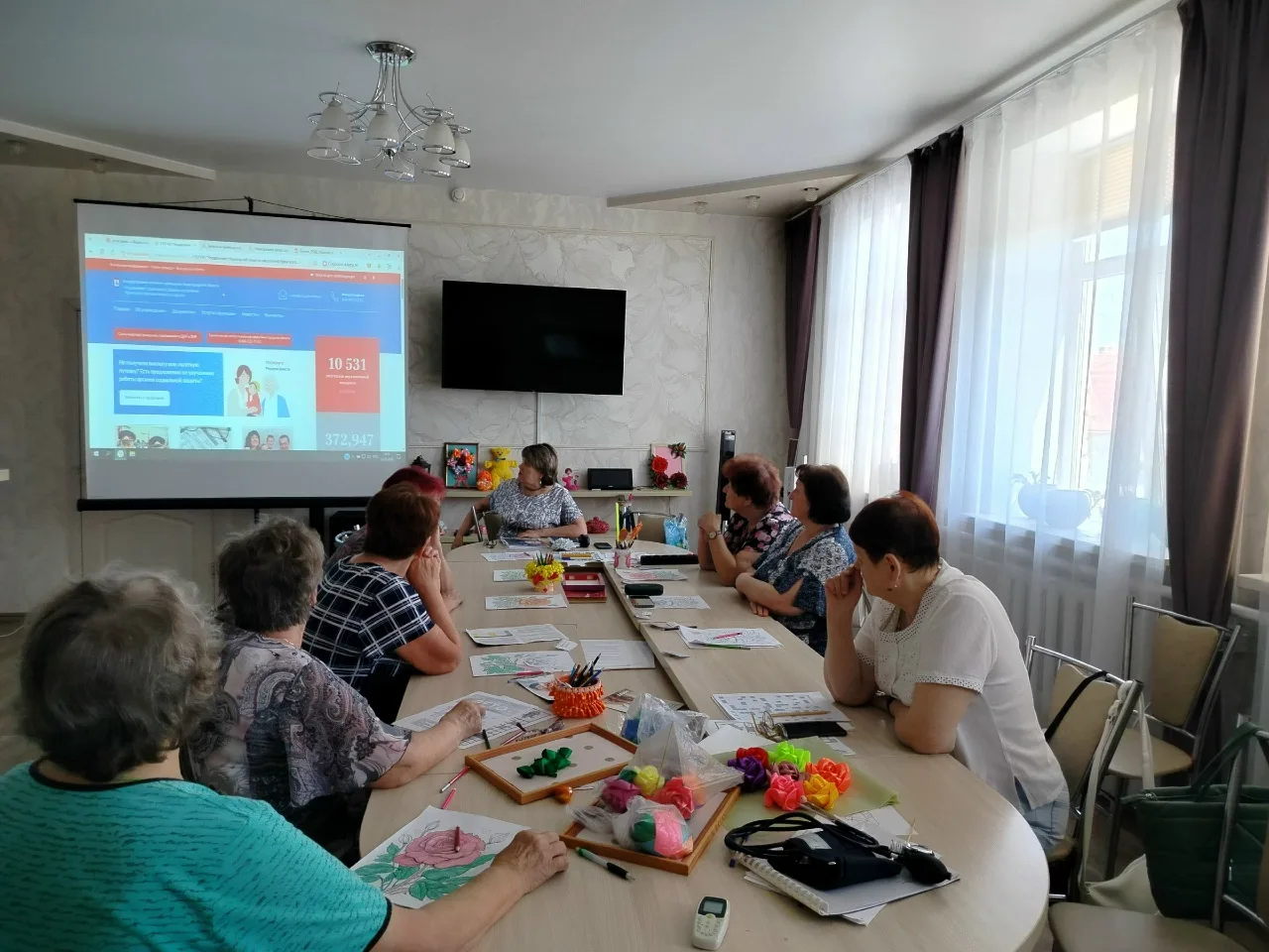 Сегодня в нашем центре прошла встреча получателей социальных услуг с директором Управле...
