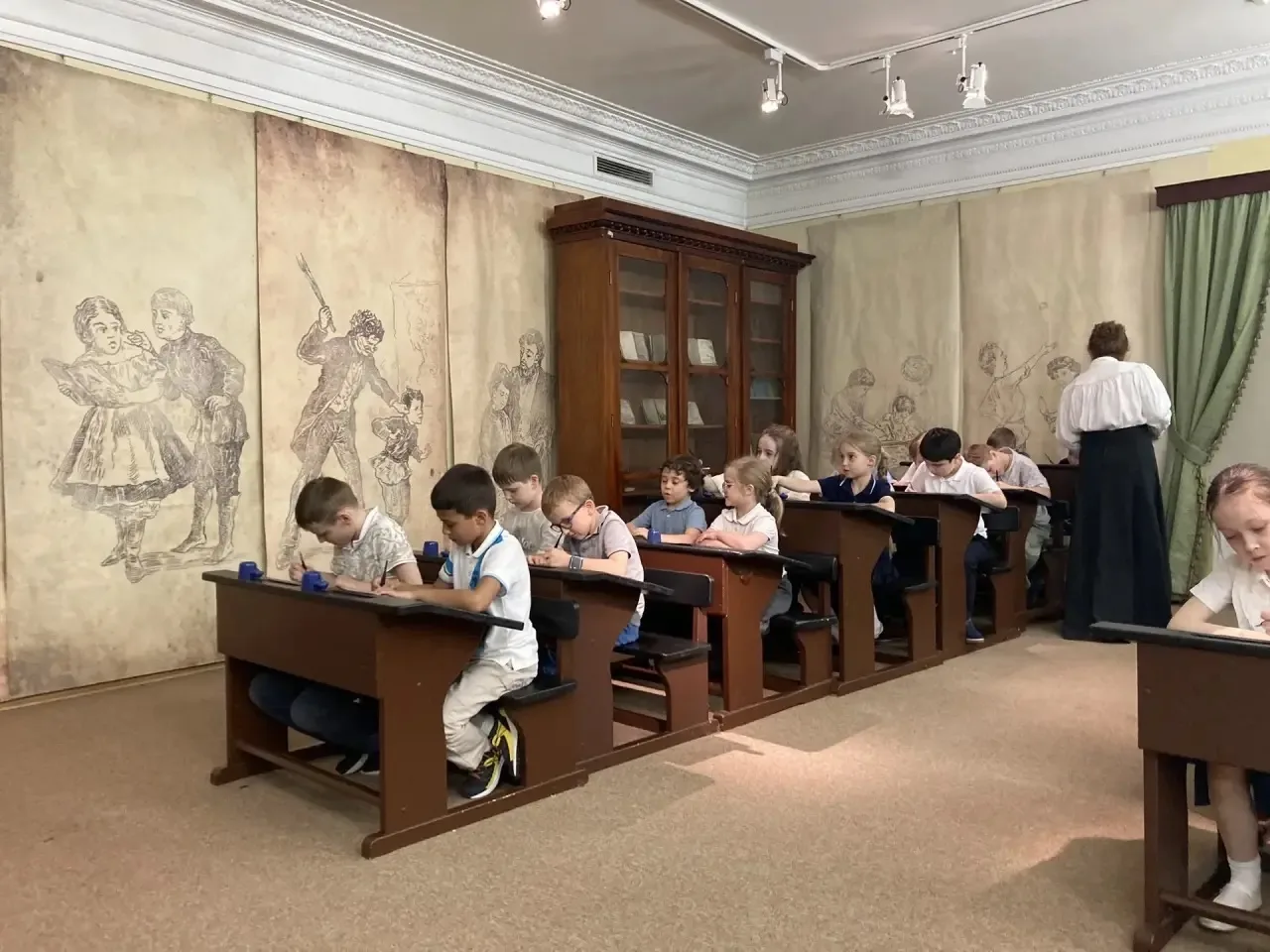 🦉Экскурсия первоклассников в Музей московского образования  📍Новаторов, 20к3  🗓️7 мая ученики 1 «Г» 