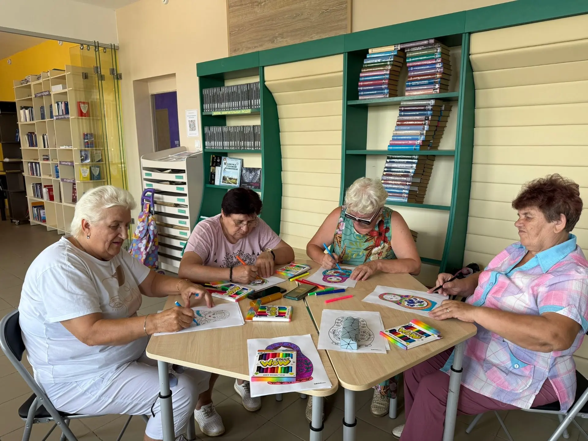 🎨 В Гагинской модельной библиотеке состоялась тёплая арт-терапевтическая встреча для участников люб