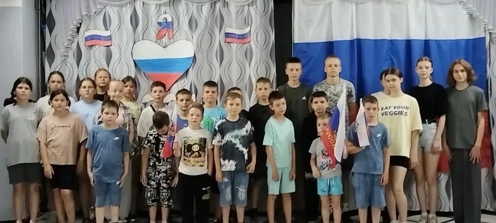 Поздравляем с Днём России! 🇷🇺

Пусть наша великая страна процветает из года в год, а каждый её жит