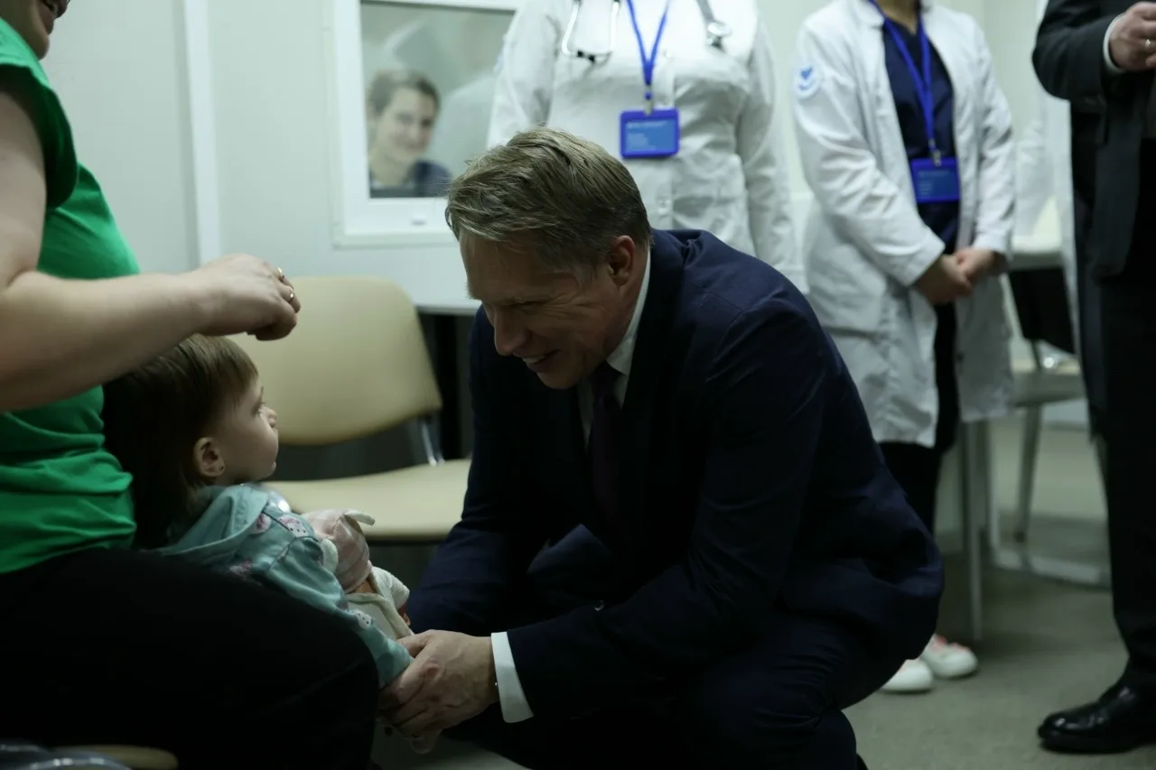 🔬 Министр здравоохранения России Михаил Мурашко осмотрел врачебную амбулаторию в Писковичах Псковско