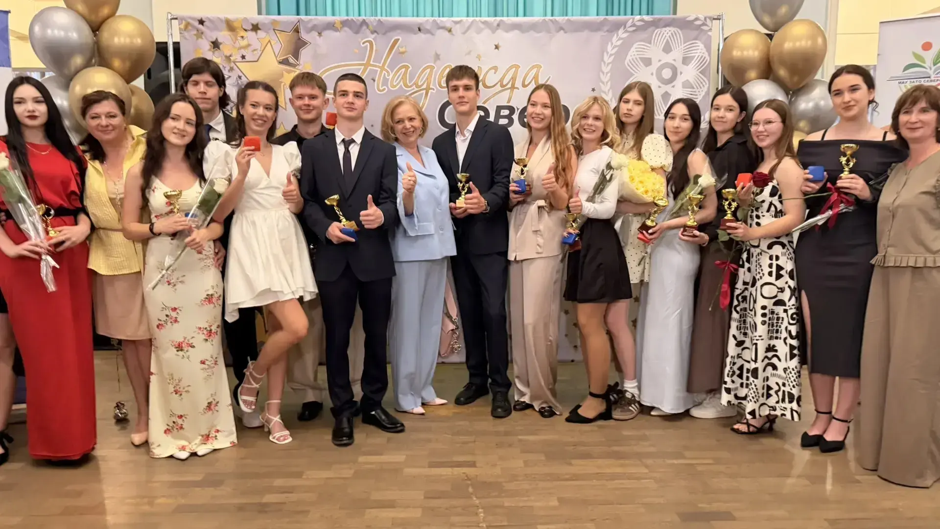 Сегодня в Доме культуры им. Н. Островского в торжественной обстановке мэр нашего города...