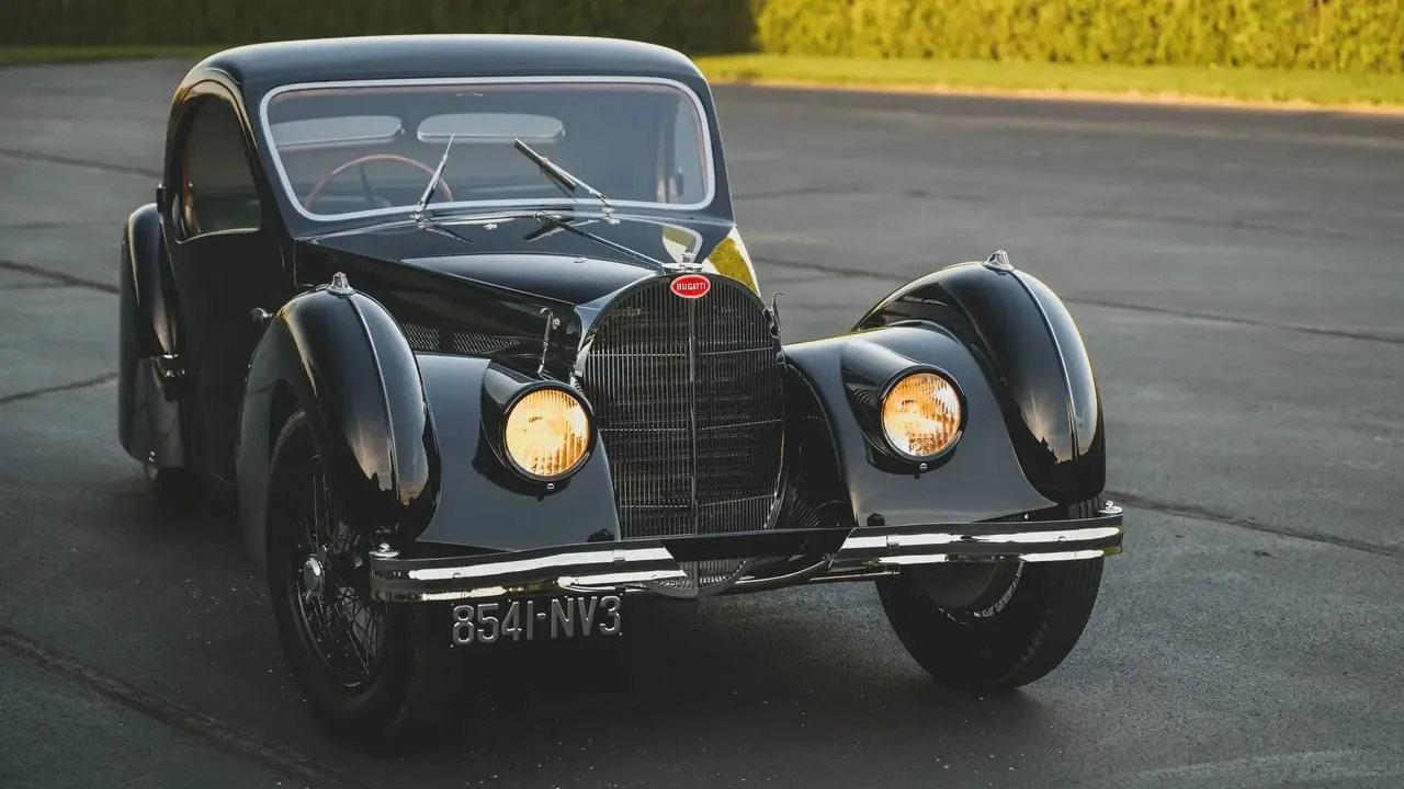 На аукцион выставят Bugatti Type 57S Atalante 1937 года — тачку оценивают в $6 миллионов.

Считается