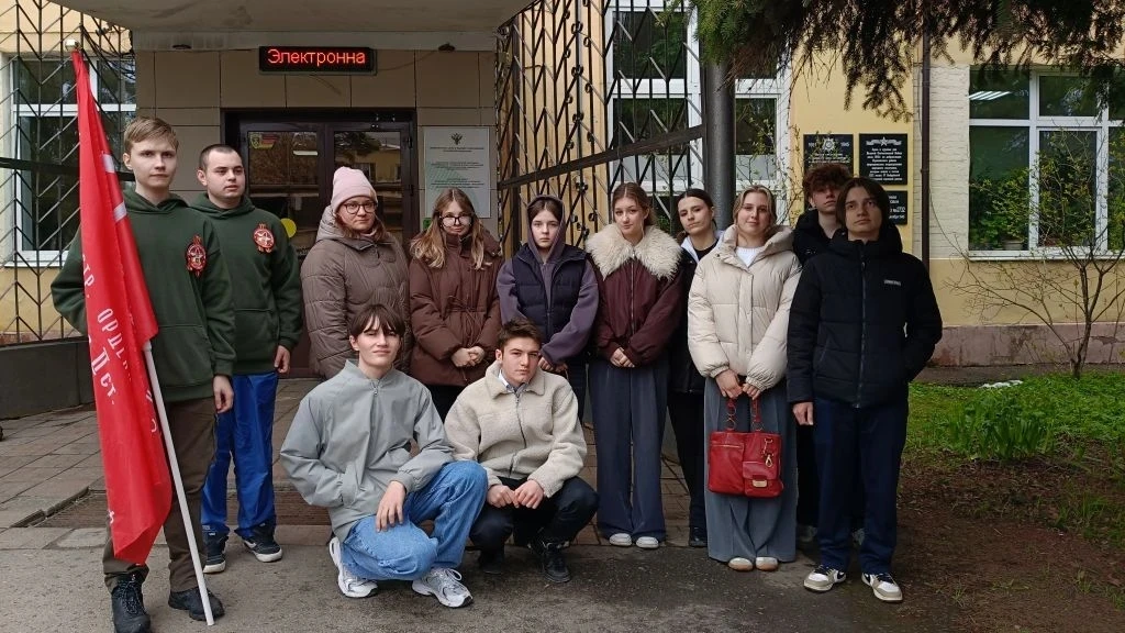 В преддверии великого праздника - Дня Победы - в рамках акции "Я помню" у стен Ивантеевского филиала