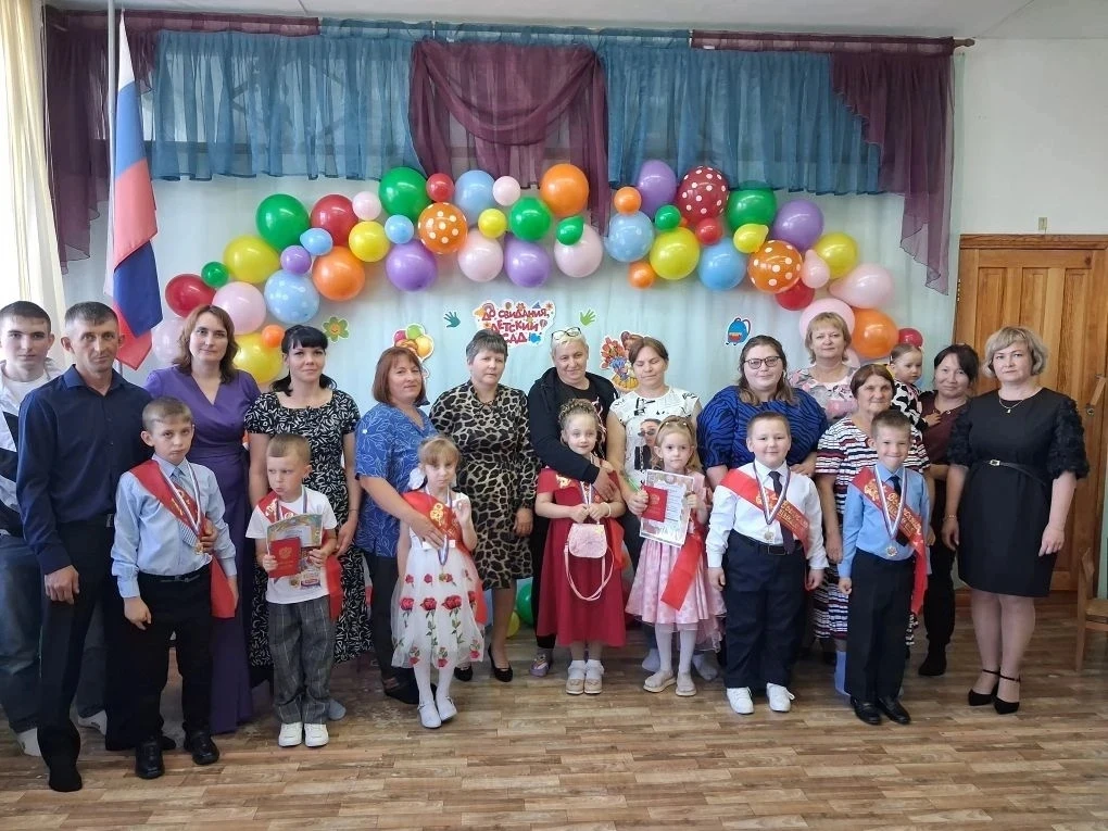 29 мая прошёл  выпускной  вечер  в дошкольной  разновозрастной группе с.Поповка,  где д...