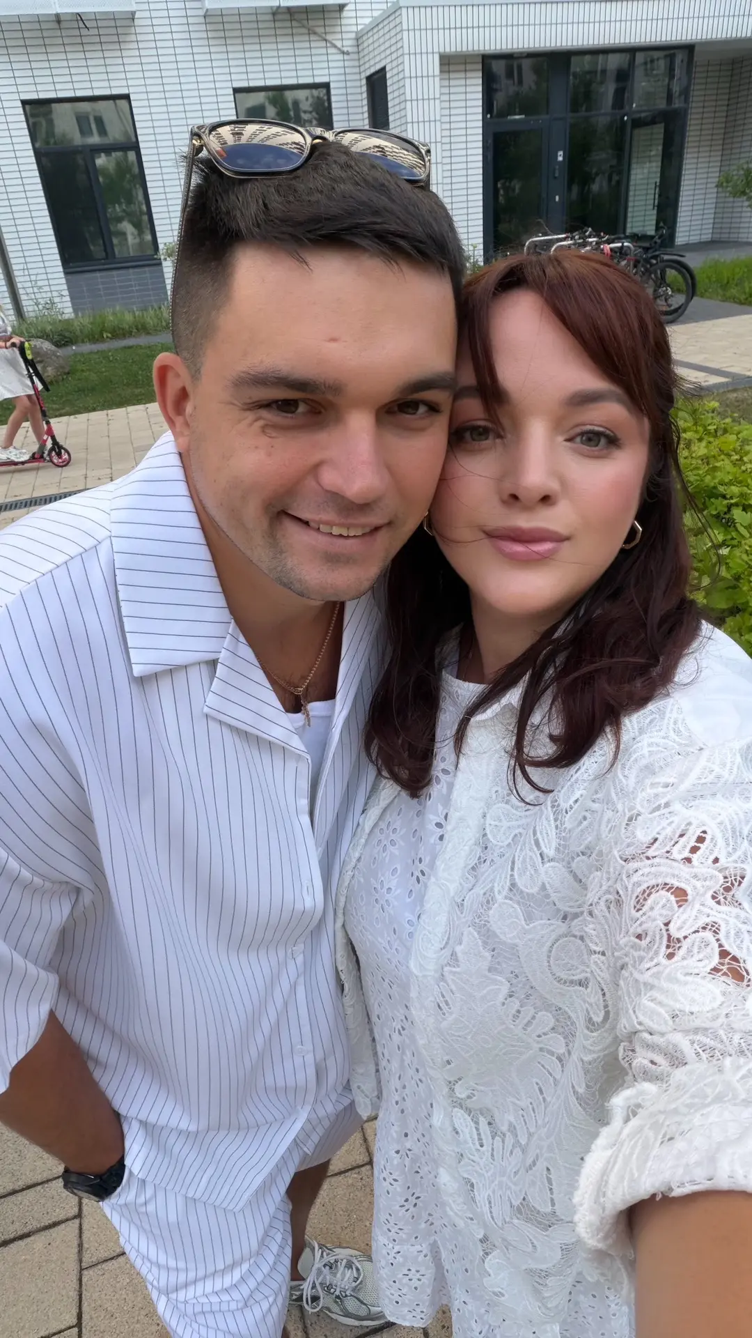 Мы тоже время зря не теряли, сделали редкие совместные фото с мужем 🤪😆