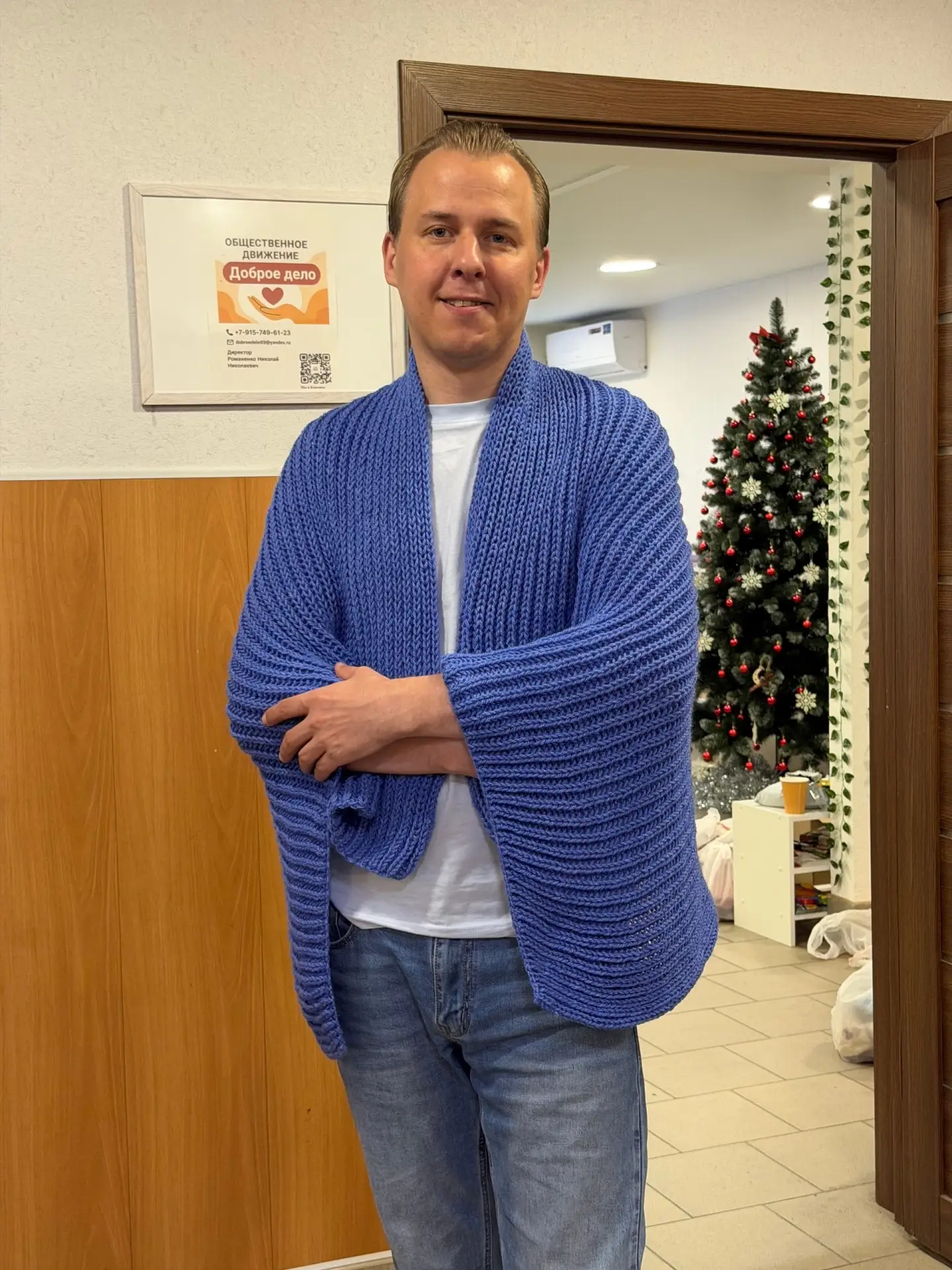 Завершил вязание спицами палантин‑плед, так я его назвал )) 🧶
❤️ В такую переменчивую погоду он под