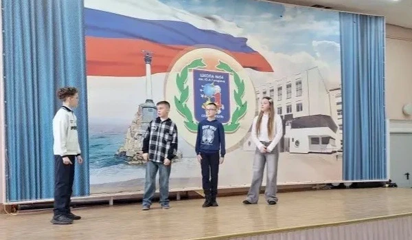 🎭 Размышляем о важном с театральной студией «Закулисье»   📱 Ученики 5-х классов посмотрели постановк