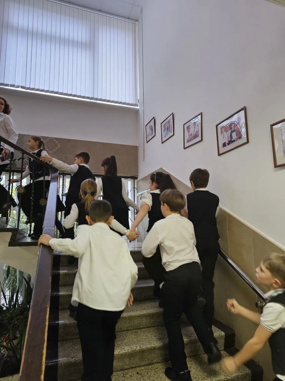 МАМИН КВЕСТ: ПРАЗДНИК ТВОРЧЕСТВА И ЕДИНСТВА! 🎉  Сегодня в нашей гимназии состоялся увлекательный «Ма
