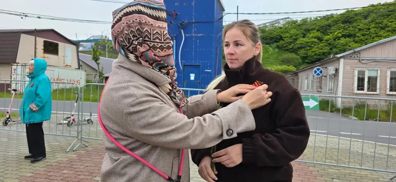 Наш Итуруп помнит…
22 июня, в День памяти и скорби, на Итурупе прошла акция «Свеча памяти». Жители о