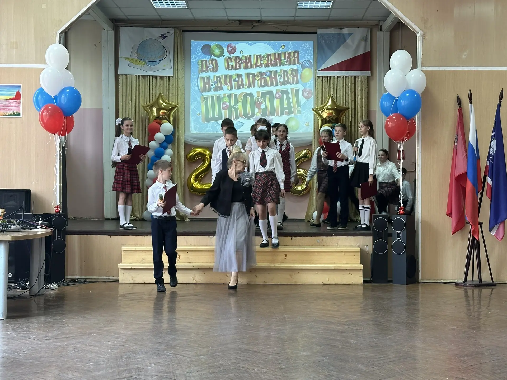 21 мая в нашей школе прошёл праздник «До свидания, начальная школа!». Незаметно пролетели четыре нез