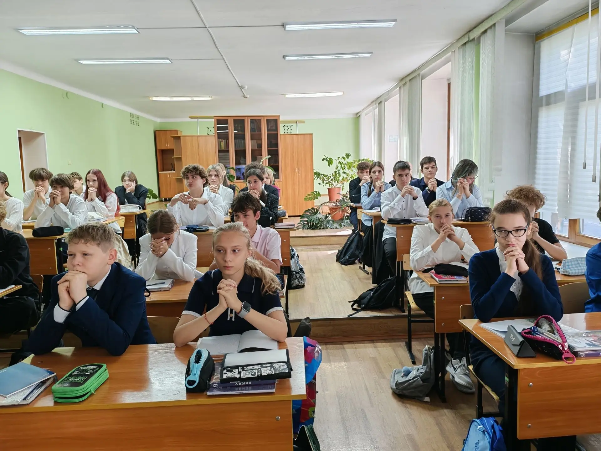 📅 Сегодня в нашей школе прошел Час памяти «Прерванный урок», приуроченный ко Дню солид...