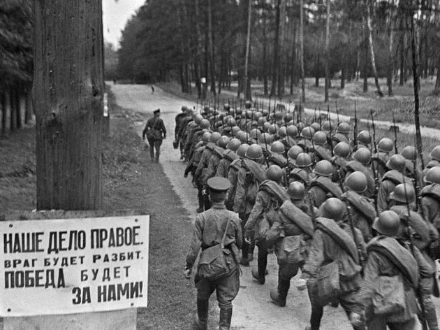 ★ ПОПЕРЕК «БАРБАРОССЫ» 
ПАМЯТИ ПРИНЯВШИХ ПЕРВЫЙ УДАР..... 
22 июня. Полдень. Взгляд сверху. 
 
Однов