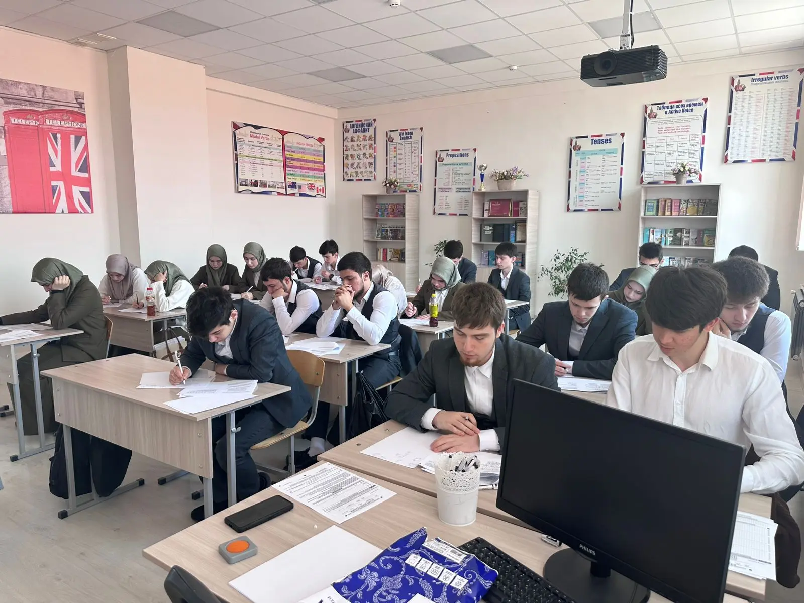 В целях проведения анализа результатов учебных достижений годовую контрольную работу по...