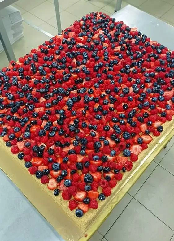 С утра пораньше приготовили вот такого богатыря для крупного праздничного мероприятия! 

Как думаете