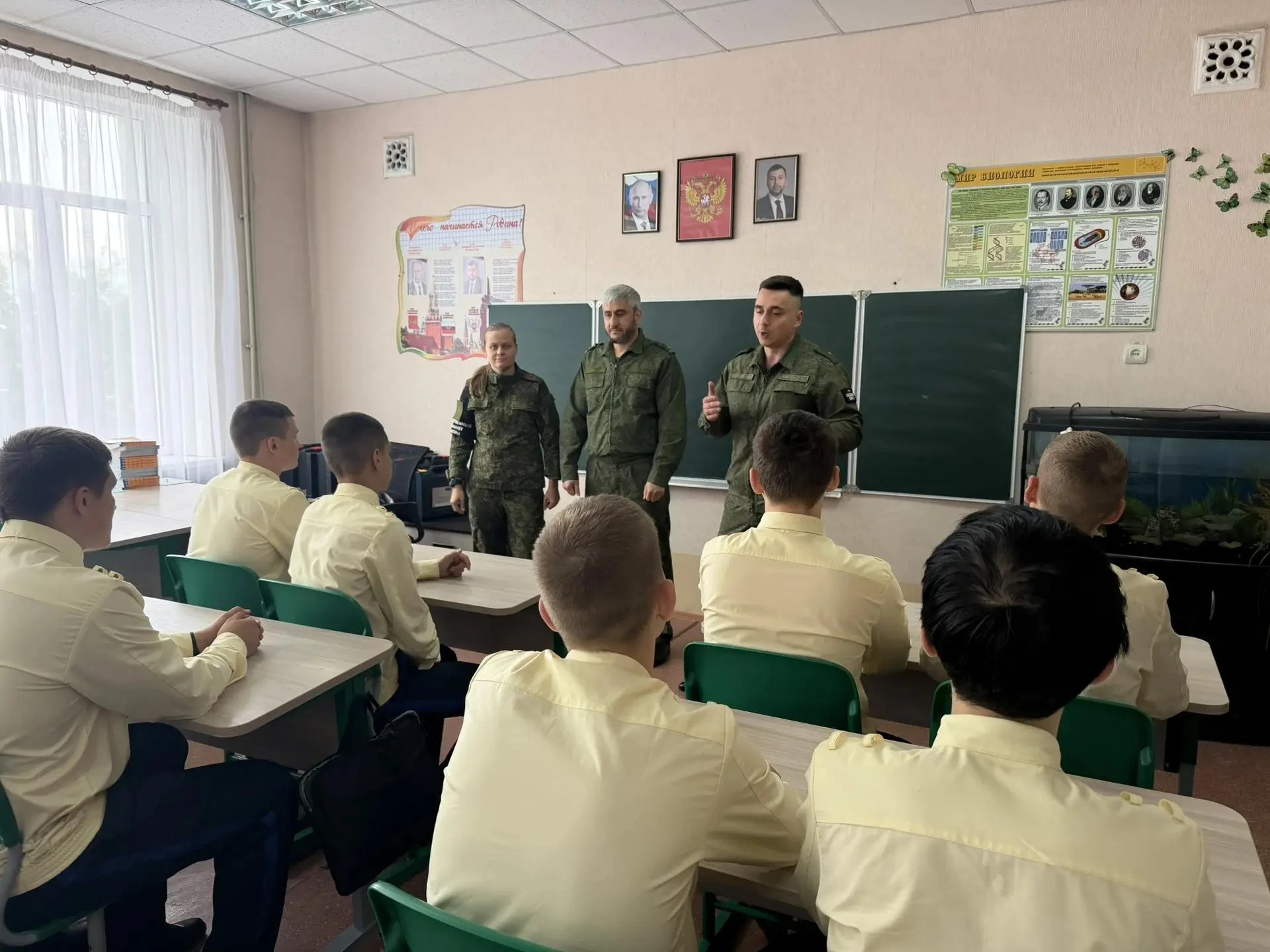 Сотрудники регионального управления СК России по ДНР провели профориентационную лекцию ...