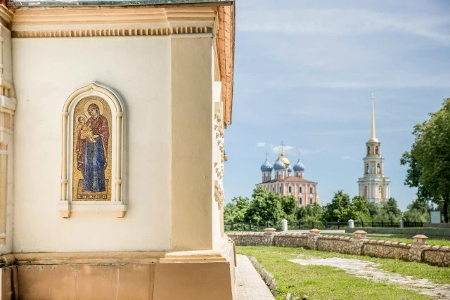 В церковь ходите обязательно, и всегда до начала, первым старайтесь прийти. Утреня – одно из самых т