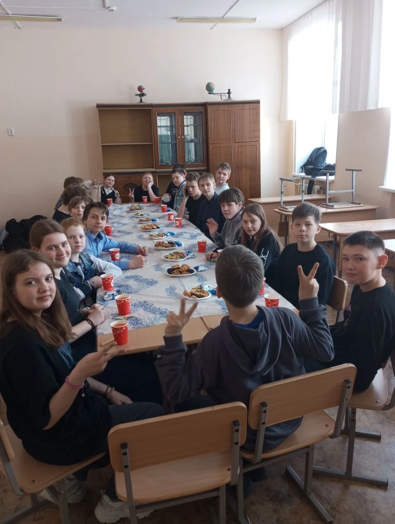 🎉 В 6Б классе прошла долгожданная «Цветная неделя», которая стала настоящим праздником творчества, д