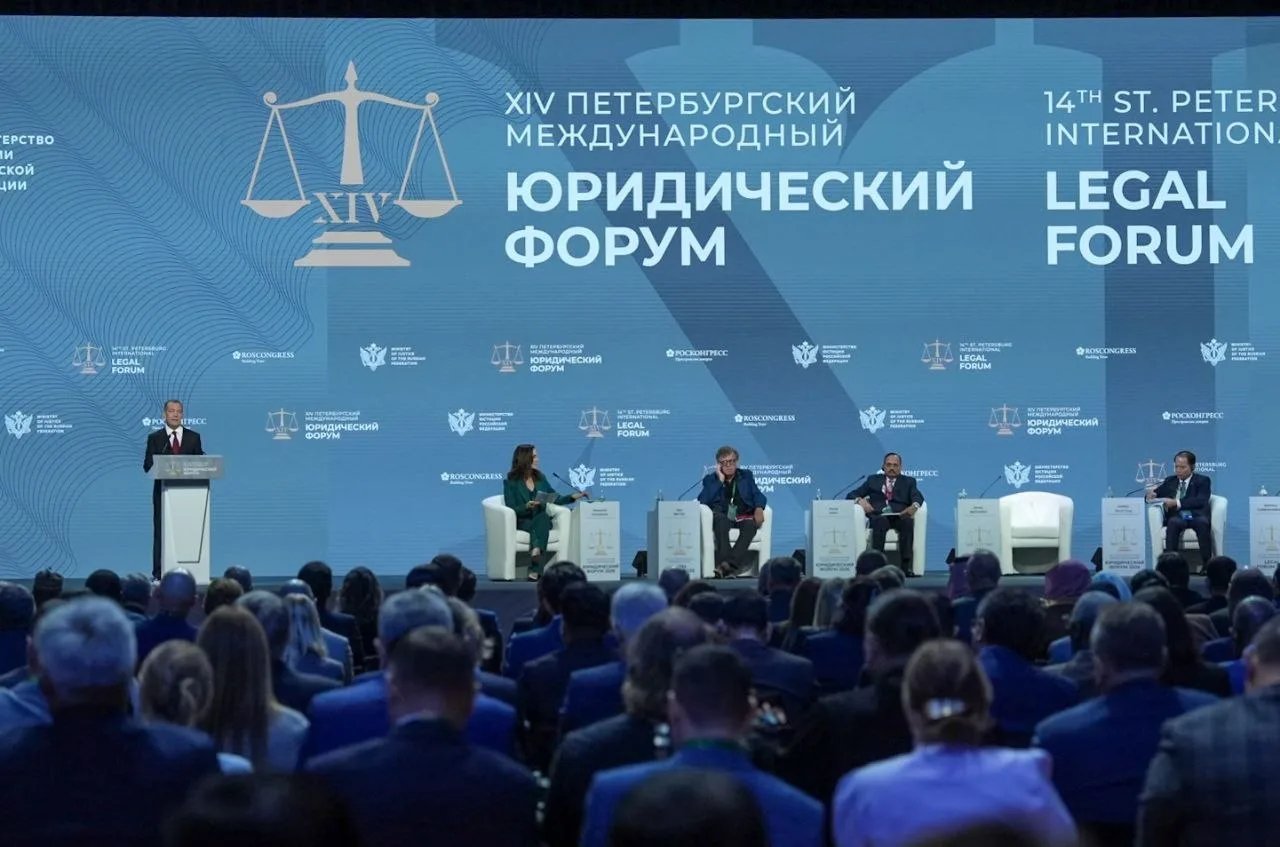 Принял участие в пленарном заседании XIV Петербургского международного юридического фор...