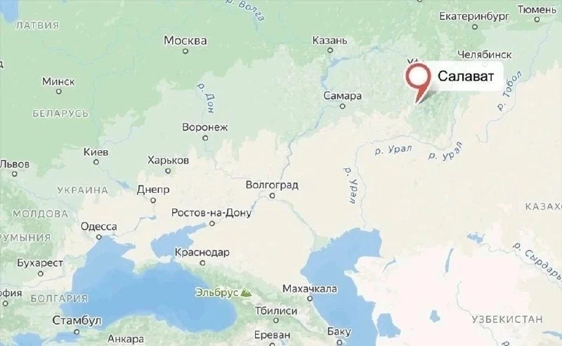 Жители Салавата сообщают о громких звуках в небе и столбе чёрного дыма над городом