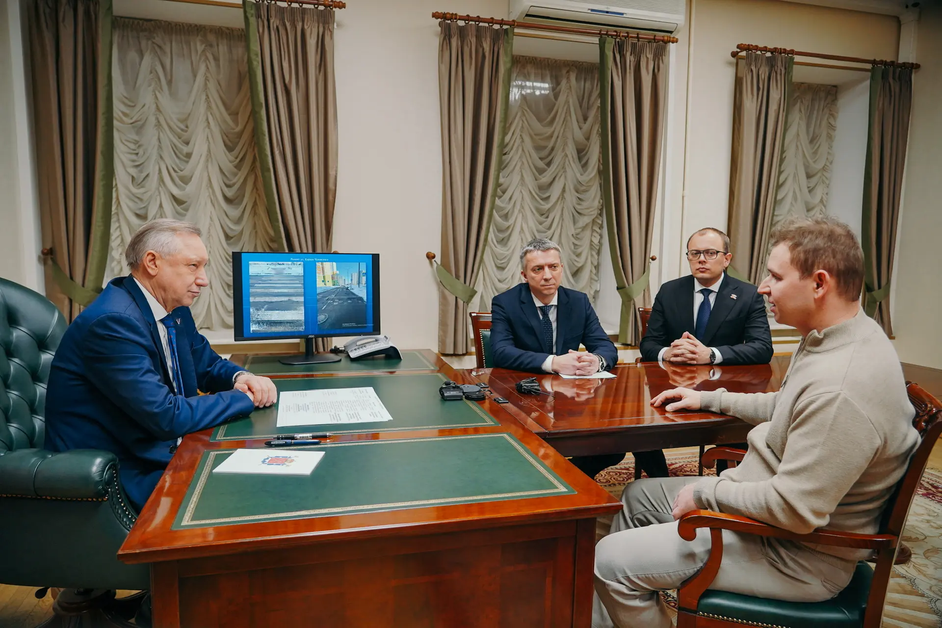 Провёл личный приём петербуржцев по поручению Президента России Владимира Путина. Решим...