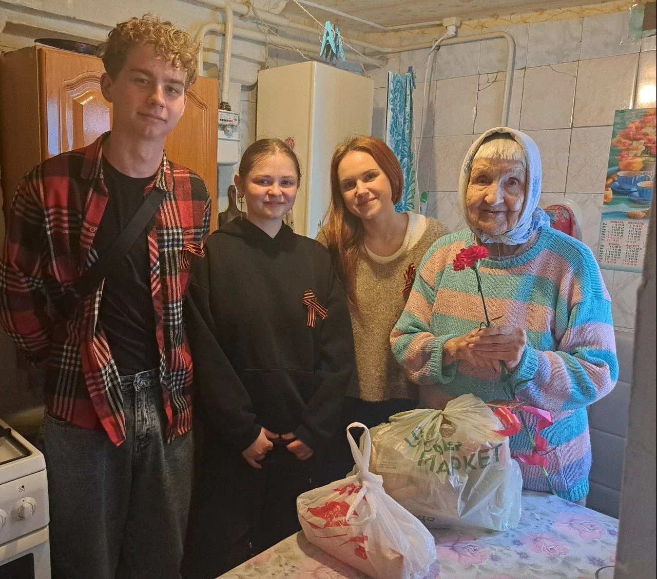 🎖 Волонтёры МГУ имени А.И. Куинджи поздравили ветеранов с наступающим Днём Победы!  ⭐️ В преддверии 