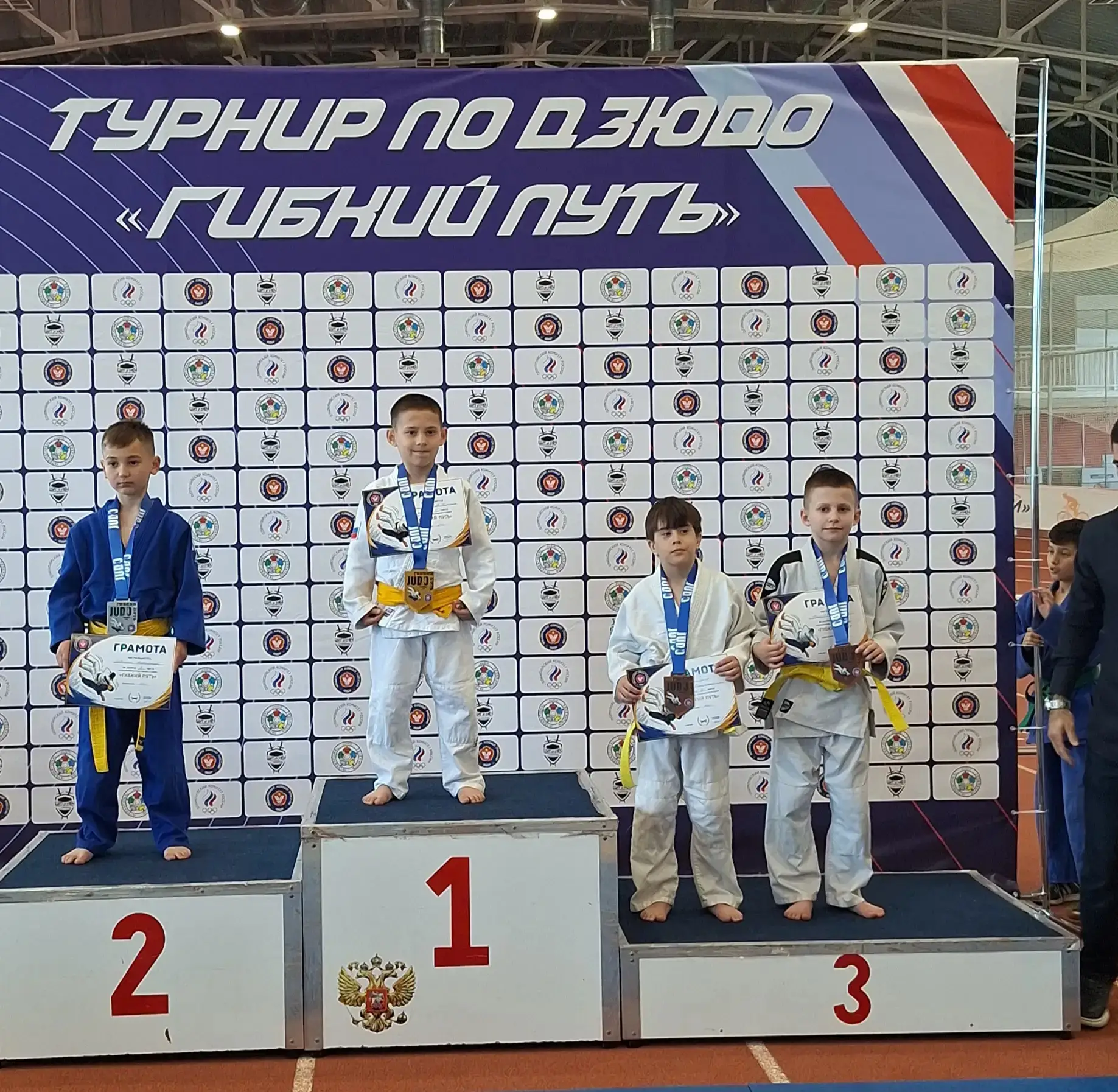 🥋 НАШ УЧЕНИК — ПОБЕДИТЕЛЬ СОРЕВНОВАНИЙ «ГИБКИЙ ПУТЬ»!  Ученик 1 «А» класса МБОУ СОШ №11 г. Ессентуки