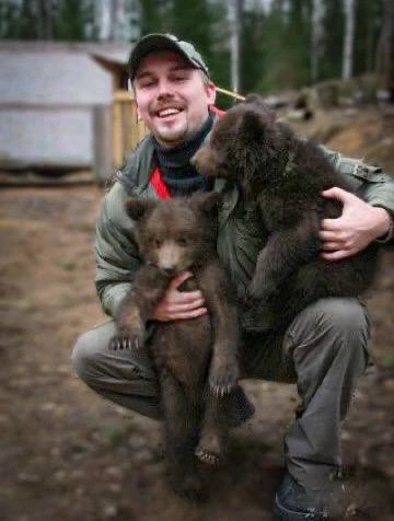 Продолжаем традицию – помогать животным в мой День Рождения 🐾❤️

Весной 2008 года я выкупил у брако