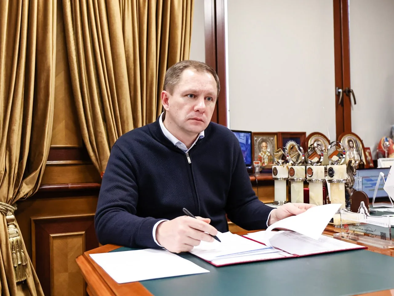 Встретился с родными участников спецоперации, взаимодействие с которыми в нынешних вызовах является 