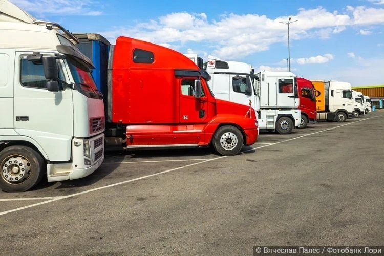 Перевозчикам готовы доплачивать, но потолок жесткий – до 20%

Аналитики «Авито Услуг» и ГК «Деловые 