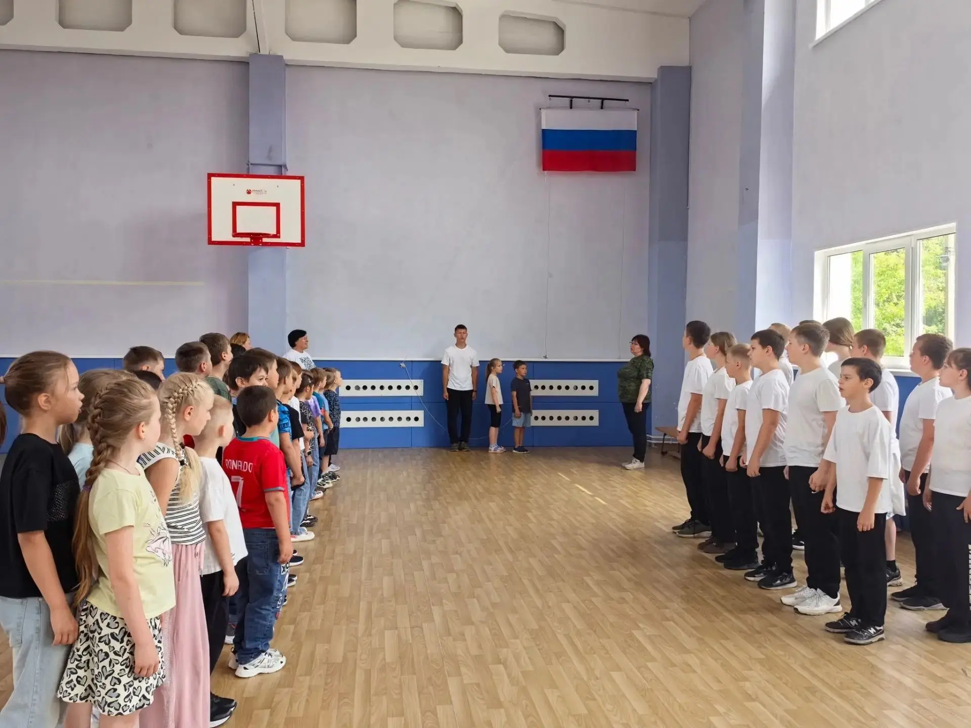 22 июня - особая дата в истории нашей великой страны, День памяти  и скорби. С поднятия флага и мину