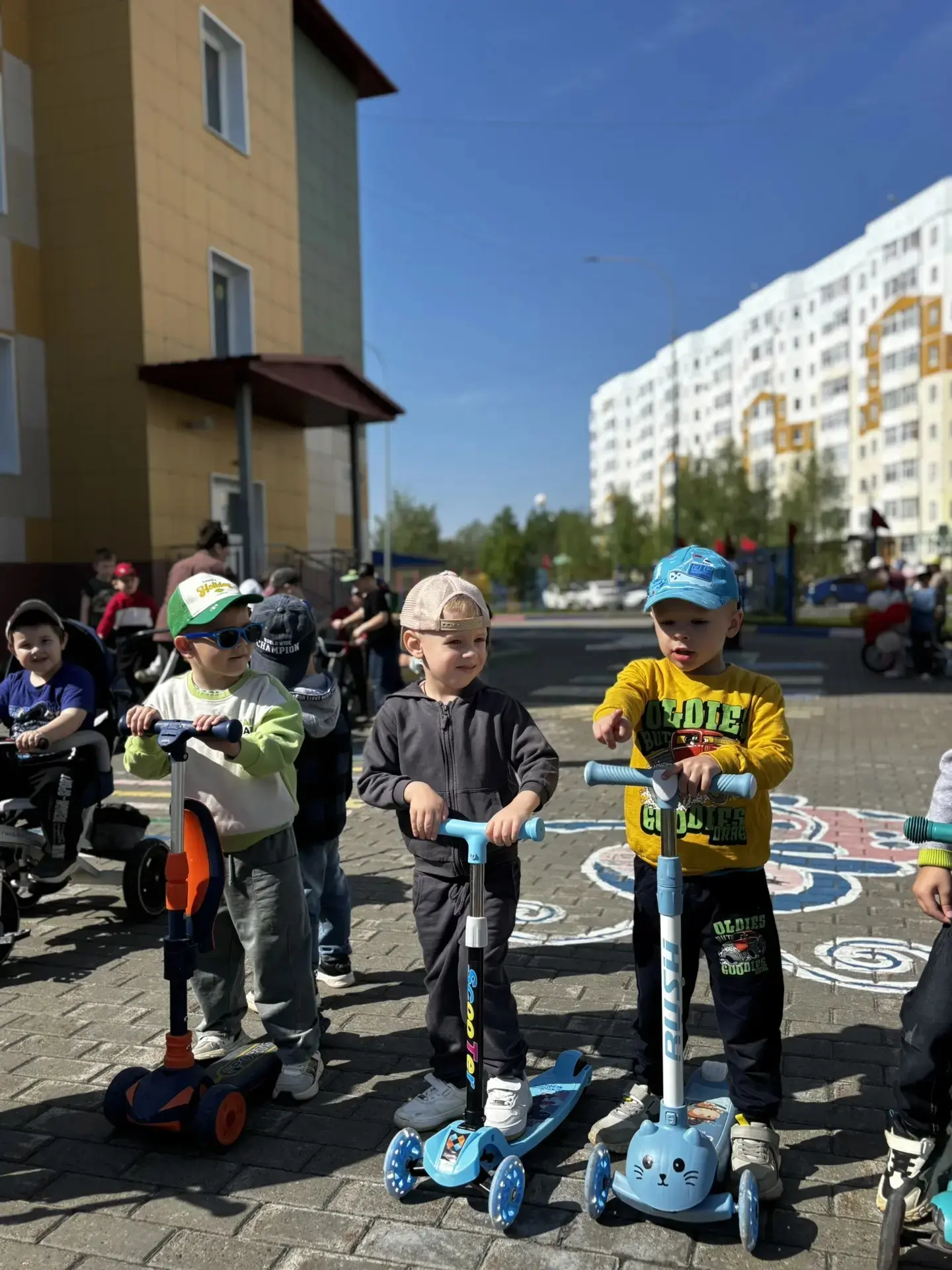 Гонка чемпионов в детском саду «Золотая рыбка»!  https://vk.ru/clip-215769867_456240294...