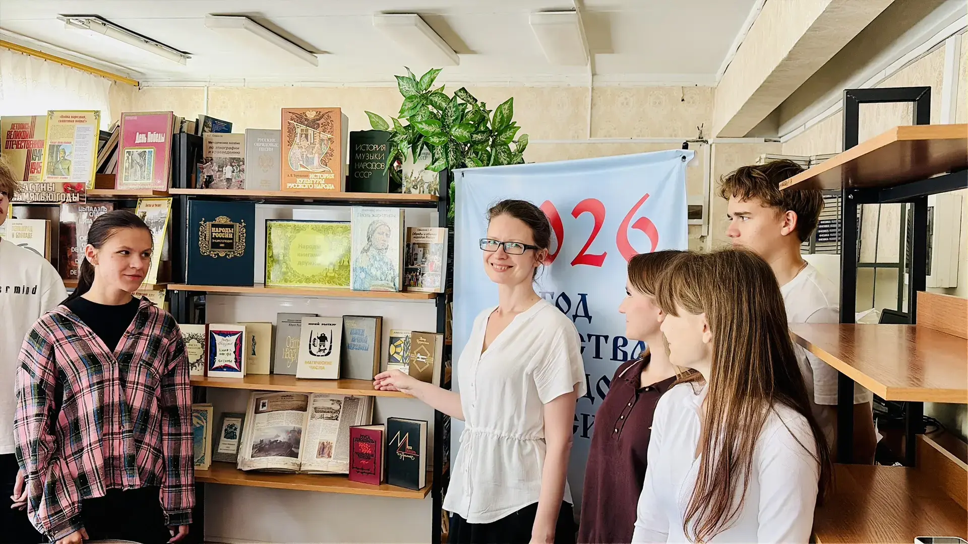 📚 Книжная выставка «В единстве — сила России»: познаём культуру народов нашей страны! 📚