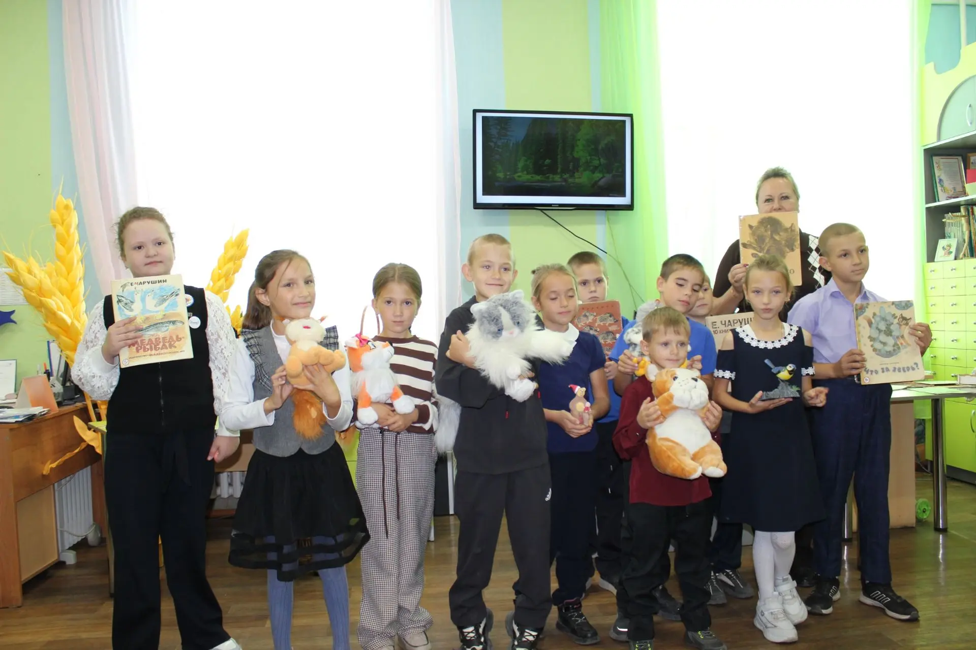 Познавательный час "Друзья и подружки - любимые зверушки"