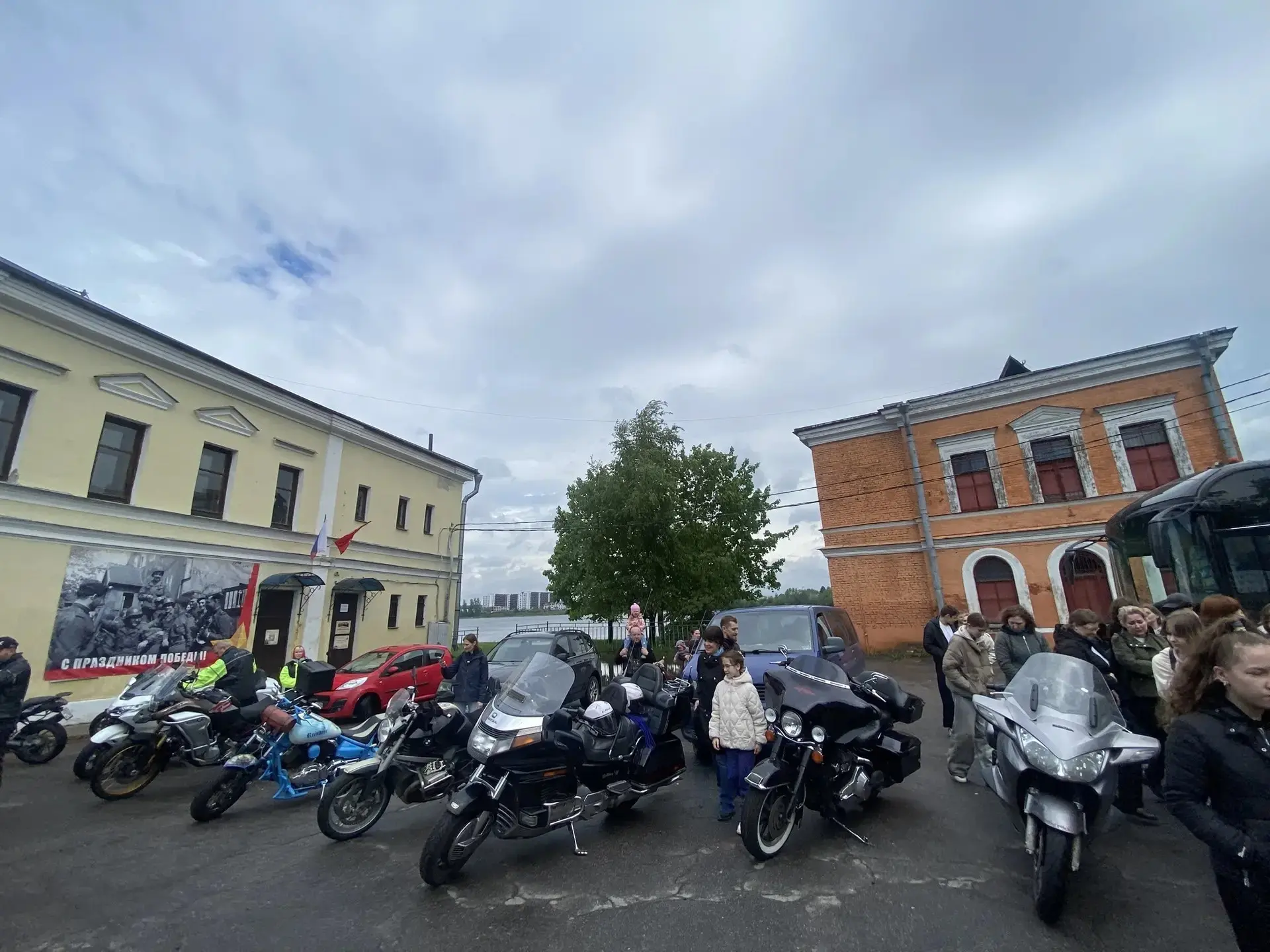 Патриотический выезд с байкерами 🏍 🚩"Дети-герои Великой Отечественной войны".  23 мая ученики, родит