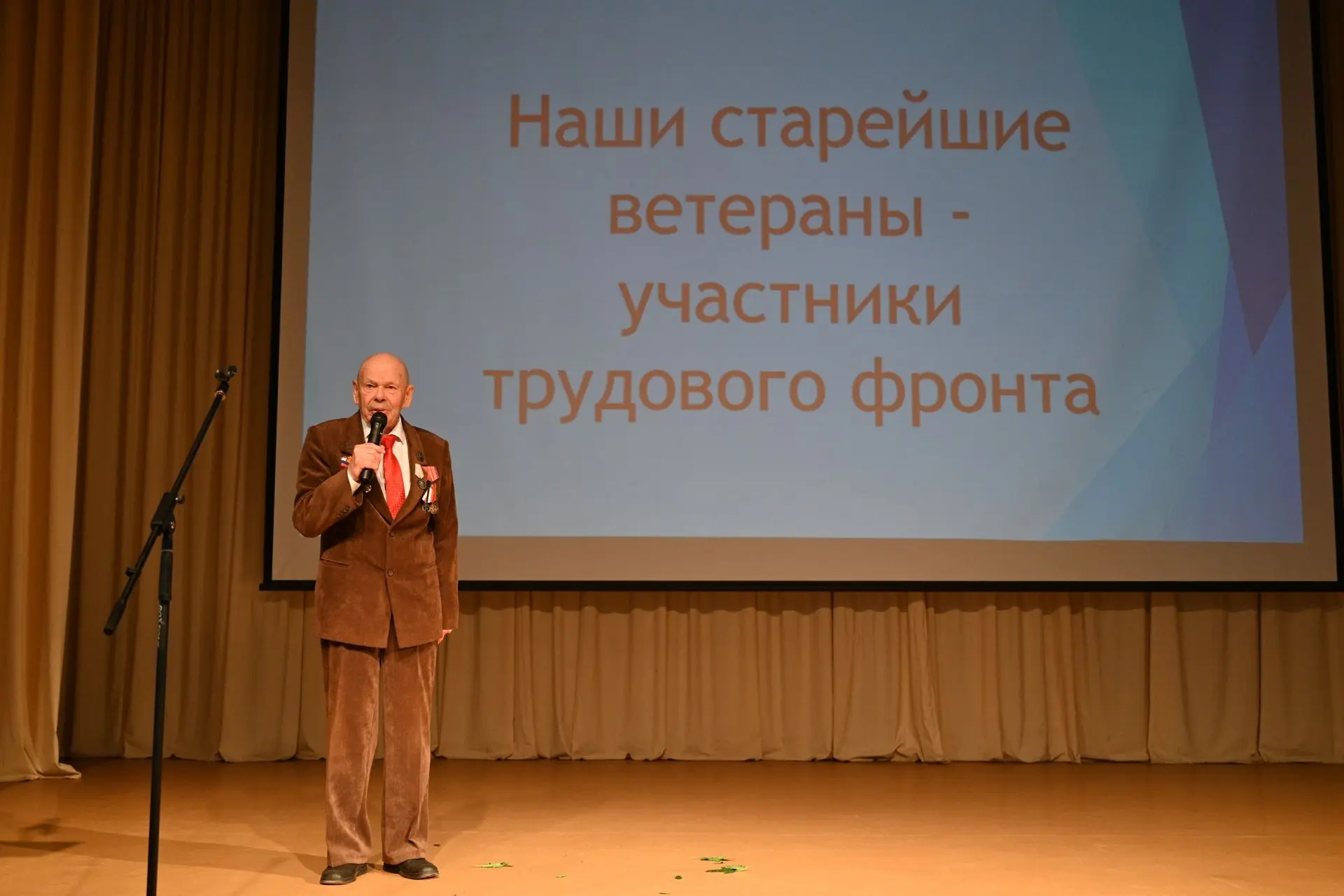 Научный полк и песни памяти  В актовом зале Удмуртского государственного университета прошла праздни