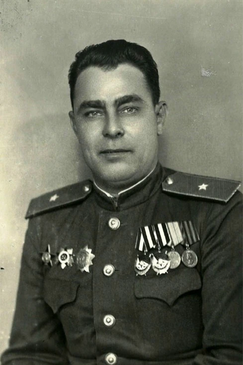 Леонид  Ильич Брежнев .фото - лета 1945, сразу после войны.