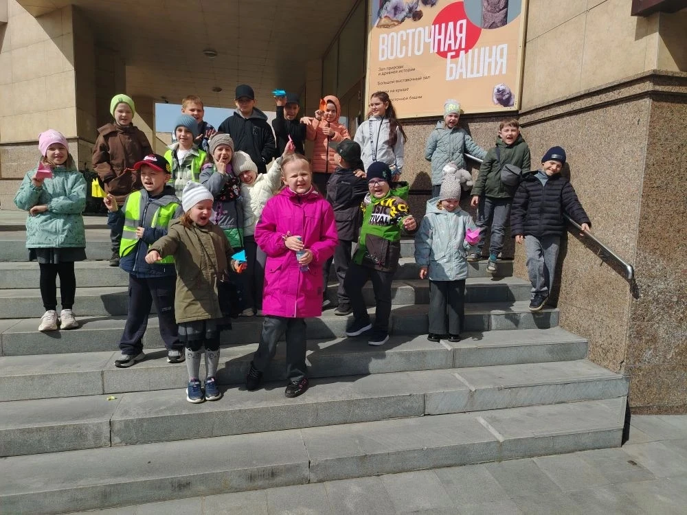 🏛️ 30 апреля ребята 2 "Э" класса совершали удивительное путешествие  в Государственный исторический 