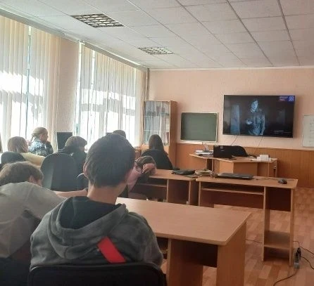 Ребята трудового отряда школьного лагеря посмотрели и обсудили художественный фильм «Бессмертный гар