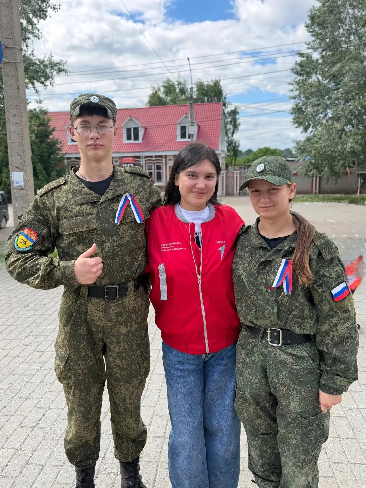 Акция «Российский триколор» 🇷🇺

12 июня наша страна отмечает один из главных государственных празд