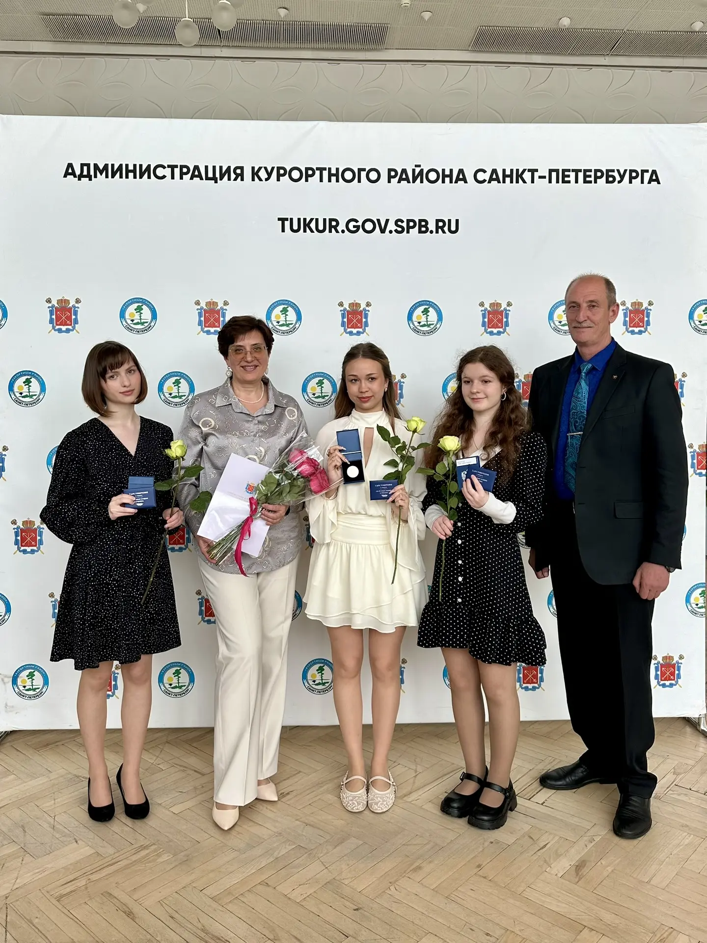 Медалисты - гордость школы!