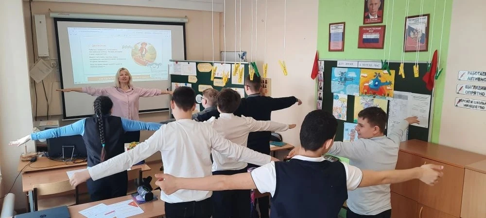 🇷🇺РАЗГОВОРЫ О ВАЖНОМ🇷🇺  13 апреля 2026 года учебный день в МАОУ «Школа 96 Эврика-Развитие» начался с